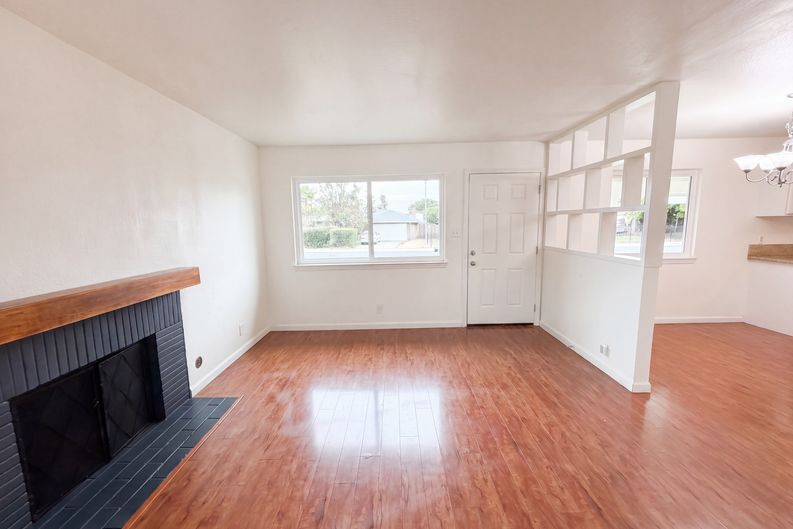 Photo 6 of 22 of 7550 Tamoshanter Way, Sacramento, CA