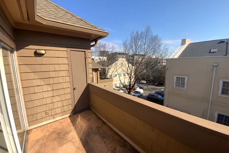 Photo 5 of 15 of 1101 E Morehead St, Charlotte, NC