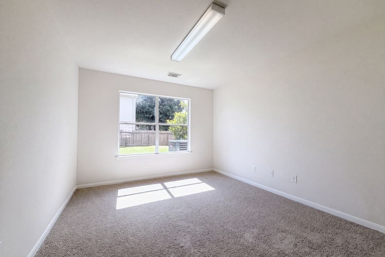 Photo 7 of 22 of 16519 Eaglewood Shadows Dr, Sugar Land, TX