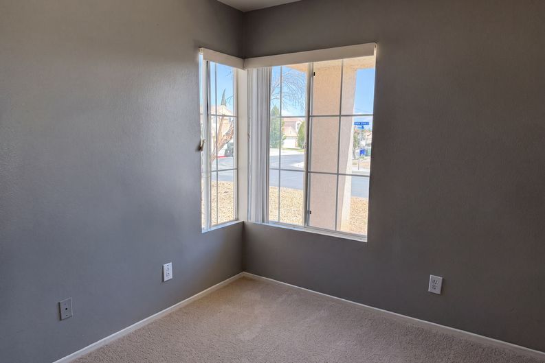 Photo 6 of 18 of 13577 Monterey Way, Victorville, CA