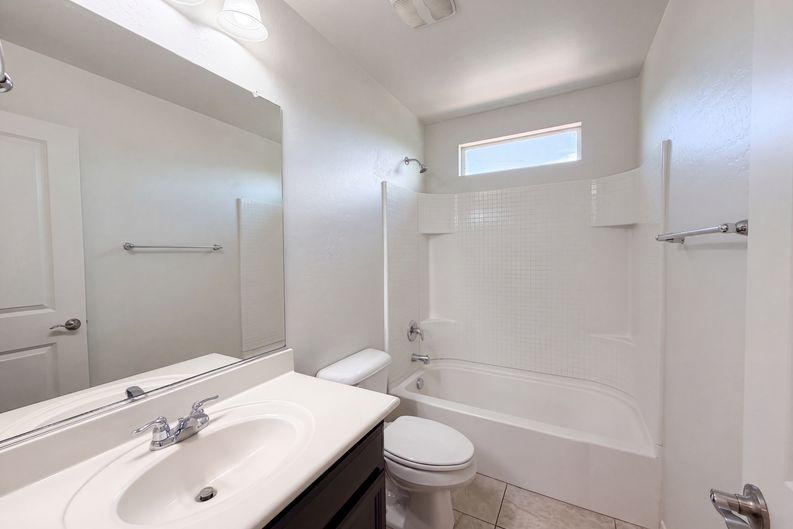 Photo 10 of 30 of 841 E Gary Ln, Phoenix, AZ