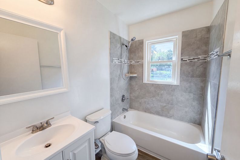 Photo 6 of 22 of 4313 Urn St, Capitol Heights, MD