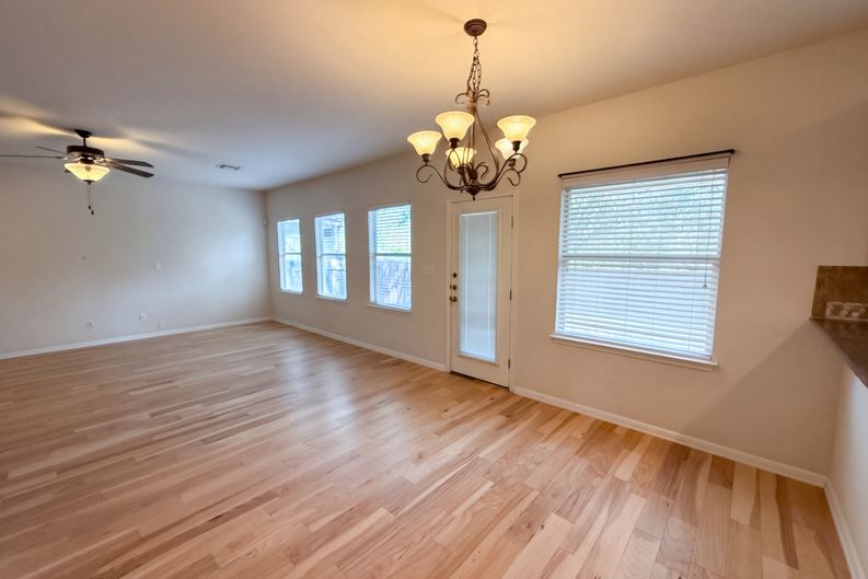 Photo 9 of 36 of 12016 Timber Heights Dr, Austin, TX
