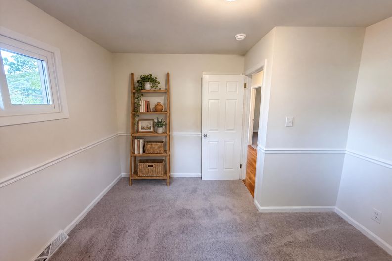 Photo 14 of 18 of 509 Greenbriar Rd, Greensboro, NC