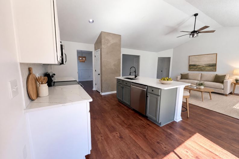 Photo 7 of 20 of 5138 Thornton Dr, Summerville, SC