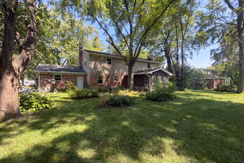 Photo 5 of 30 of 7836 Wawasee Dr, Indianapolis, IN