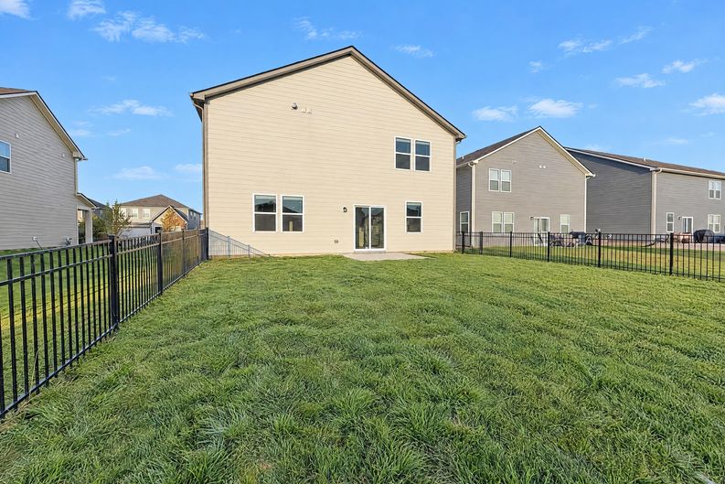 Photo 5 of 24 of 2282 S Bingham Pl, New Palestine, IN