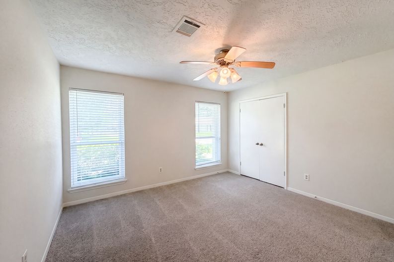 Photo 12 of 18 of 2503 Whispering Springs Dr, Spring, TX