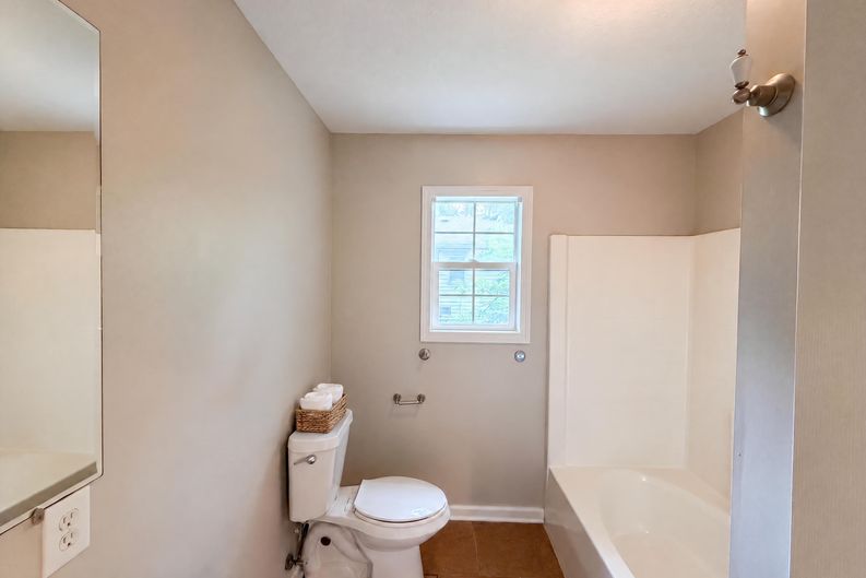 Photo 6 of 17 of 905 S Butler Ter, Harrisonville, MO