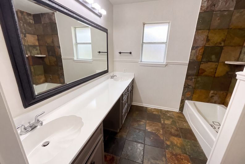 Photo 6 of 16 of 14553 Stone Creek Dr, Tyler, TX