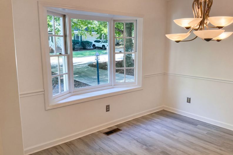 Photo 10 of 27 of 4219 King Edward Ct, Greensboro, NC