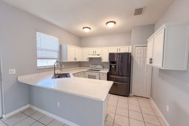 Photo 5 of 19 of 826 Hilly Bend Dr, Apopka, FL