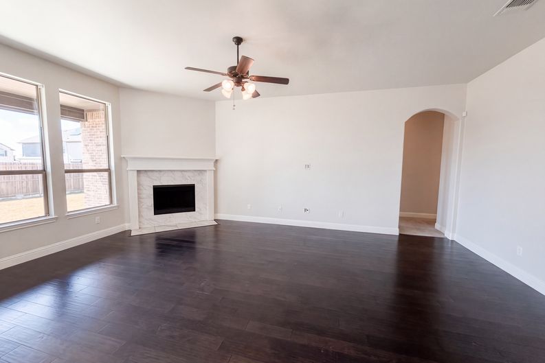 Photo 9 of 20 of 130 Red Pine Dr, Red Oak, TX
