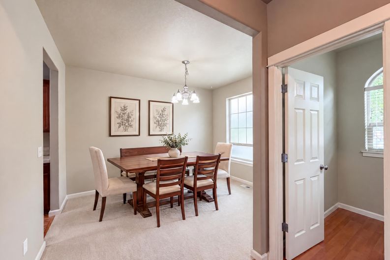 Photo 7 of 23 of 1724 SW Willowview Ter, Beaverton, OR