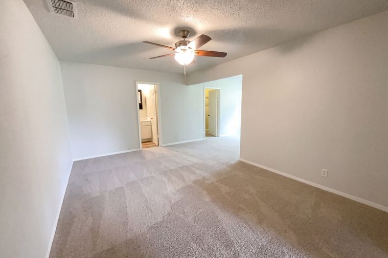 Photo 4 of 17 of 1210 Fillmore Dr, San Antonio, TX