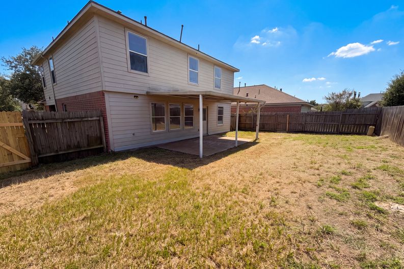 Photo 5 of 26 of 7327 Fox Hall Ln, Humble, TX