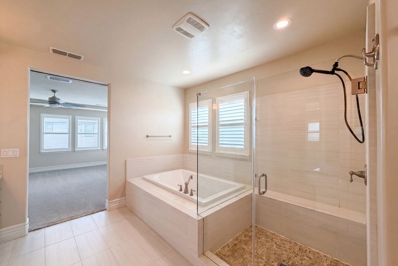 Photo 22 of 36 of 5601 Lakepointe Dr, Rocklin, CA