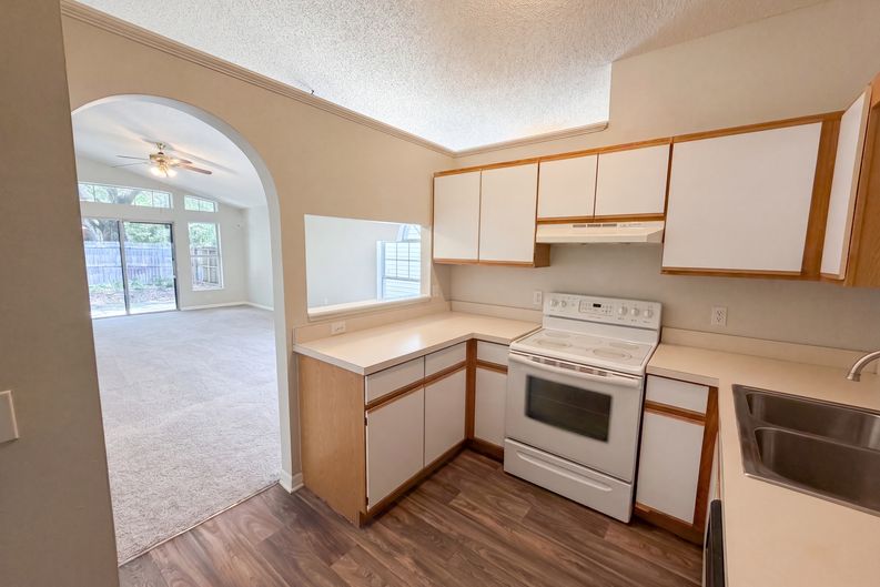 Photo 8 of 20 of 114 Pamala Ct, Sanford, FL