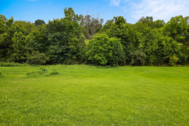 Photo 15 of 24 of 1317 Twin Brook Dr, Berea, KY