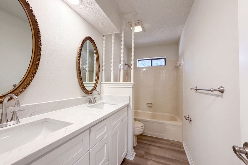 Photo 14 of 19 of 5126 Eagle Nest Dr, Arlington, TX