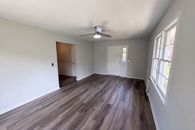 Photo 6 of 29 of 404 W Yellow Wood Dr, Simpsonville, SC