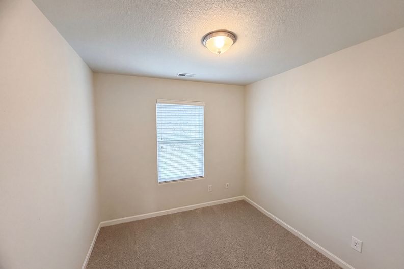 Photo 11 of 19 of 3013 Chatuge Ct, Charlotte, NC