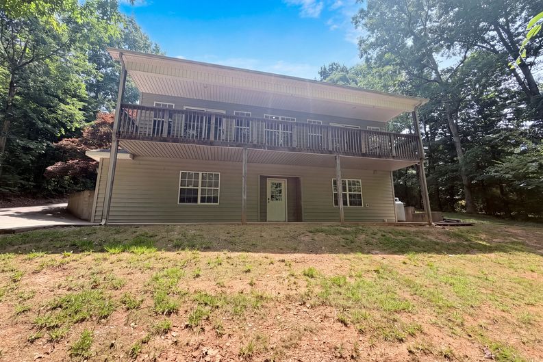 Photo 5 of 17 of 221 Grandview Dr, Statesville, NC