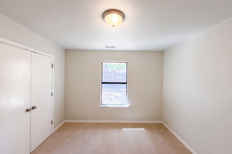 Photo 11 of 19 of 2812 Beverly Dr, Denton, TX