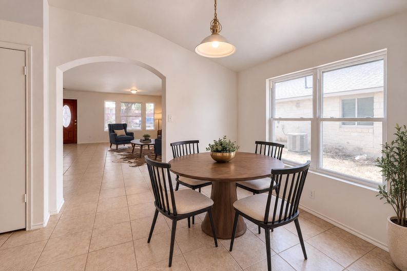 Photo 7 of 17 of 16712 Shipshaw River Dr, Leander, TX
