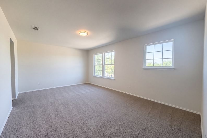 Photo 11 of 19 of 9000 Blackstone Dr, Aubrey, TX