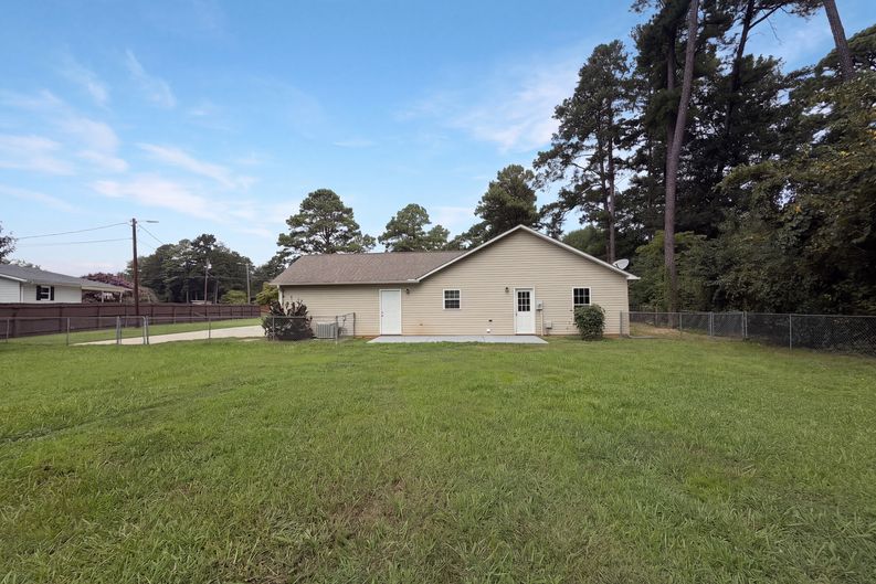 Photo 5 of 26 of 225 Vineyard Dr, Salisbury, NC