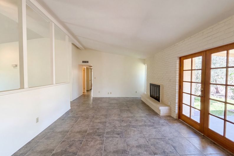 Photo 3 of 24 of 2346 E Mescal St, Phoenix, AZ