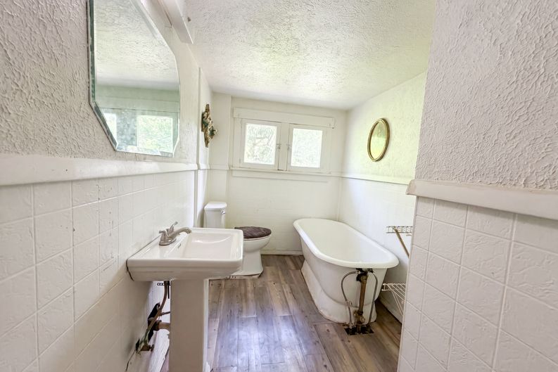 Photo 18 of 27 of 2670 Fern Ave, Columbus, OH