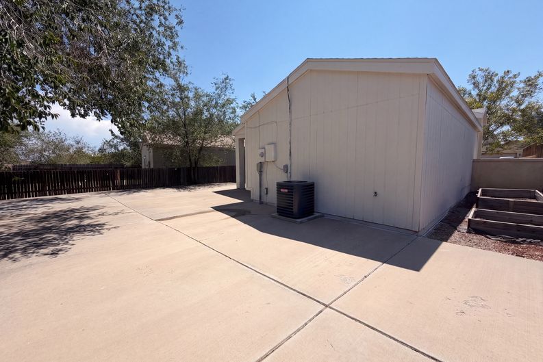 Photo 17 of 18 of 1610 Perma Dr NE, Rio Rancho, NM
