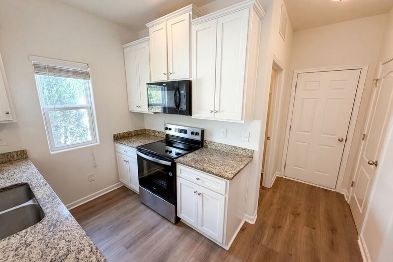 Photo 12 of 25 of 8321 Candlenut Ln, Charlotte, NC