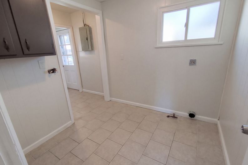 Photo 18 of 24 of 13807 Elsetta Ave, Cleveland, OH