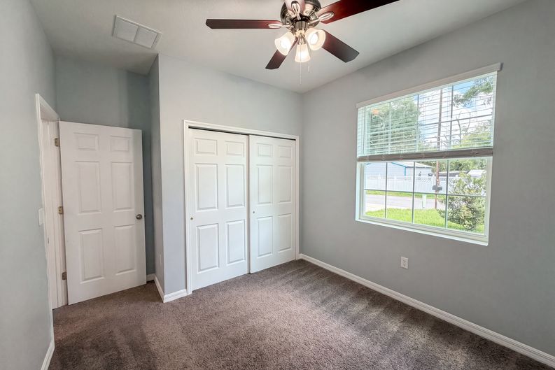Photo 4 of 27 of 1013 W 11th St, Sanford, FL