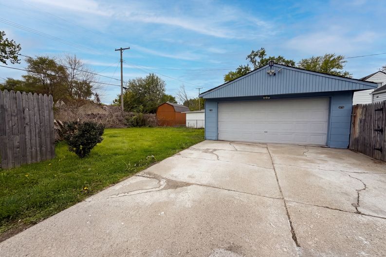 Photo 15 of 19 of 26311 Hopkins St, Inkster, MI