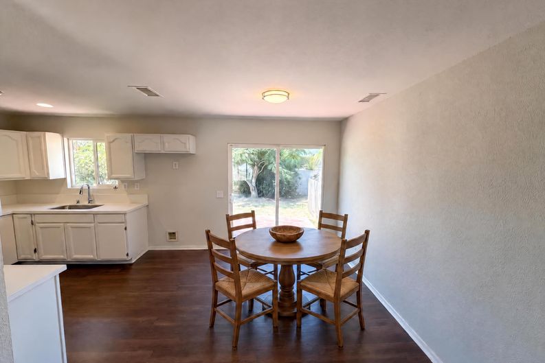 Photo 8 of 20 of 215 Laurel Ln, Hemet, CA