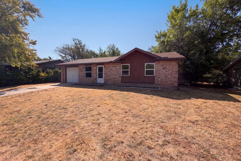 Photo 13 of 15 of 510 Holsey Dr, Noble, OK
