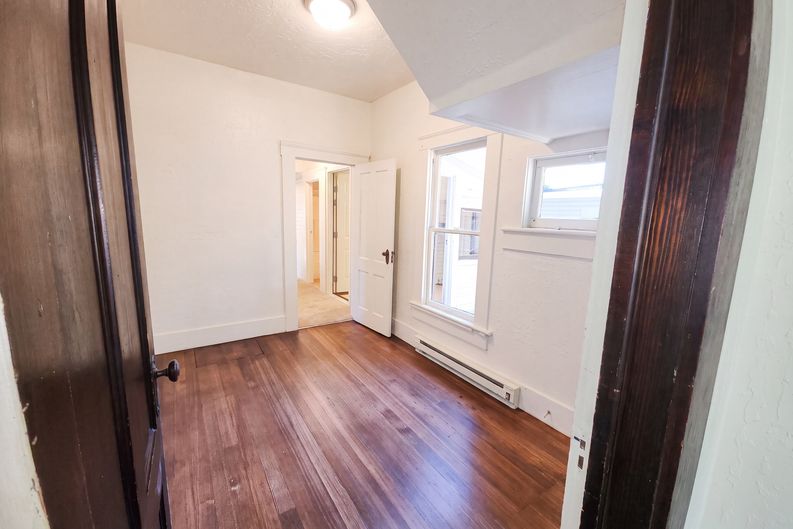 Photo 12 of 29 of 1011 Almaden St, Eugene, OR