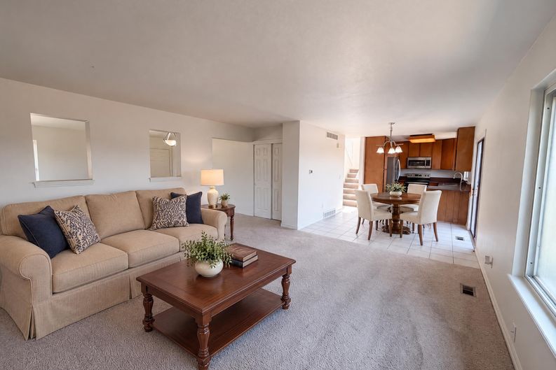 Photo 3 of 38 of 8273 W Plymouth Pl, Littleton, CO