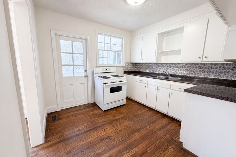 Photo 13 of 17 of 1901 Glenwood Rd, Columbia, SC