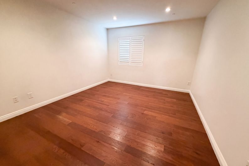 Photo 13 of 22 of 1138 S St Andrews Pl, Los Angeles, CA