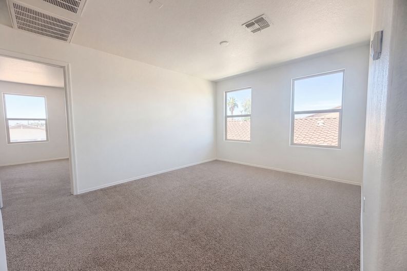 Photo 13 of 18 of 1043 E Daniella Dr, San Tan Valley, AZ