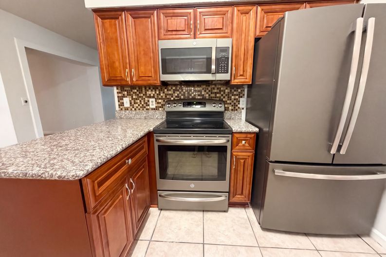 Photo 3 of 22 of 841 Chalmet Ln, Jacksonville, FL
