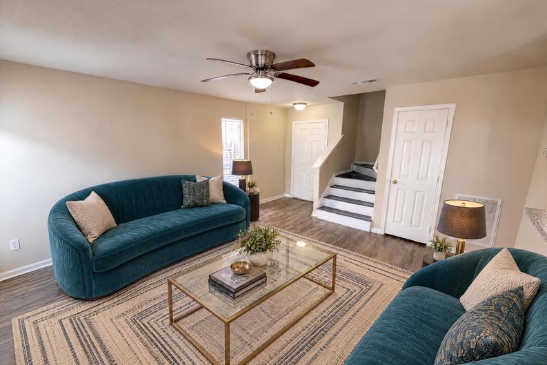 Photo 8 of 28 of 10250 Rolleston Ln, Houston, TX