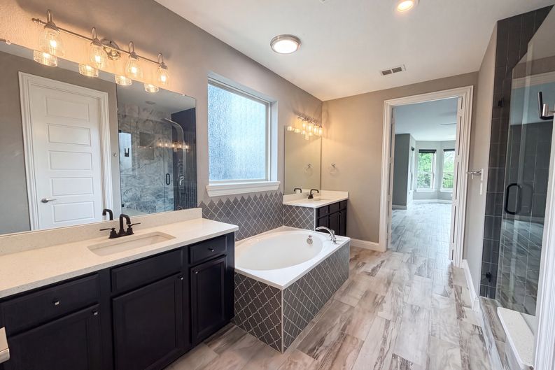 Photo 11 of 42 of 7221 Durand Dr, Irving, TX