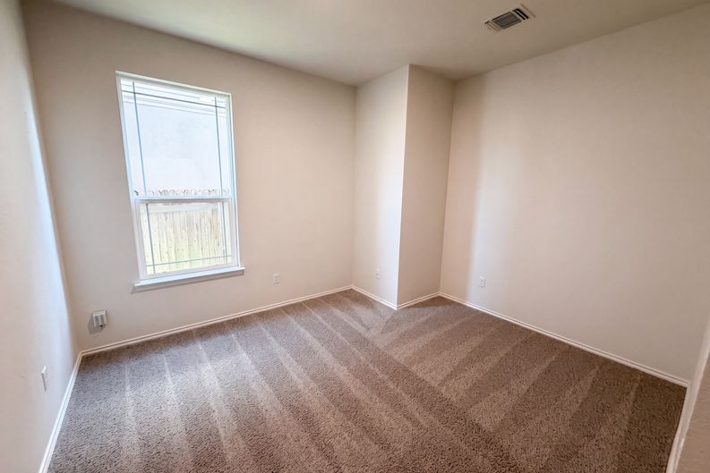 Photo 7 of 19 of 252 Sage Derby Dr, Hutto, TX