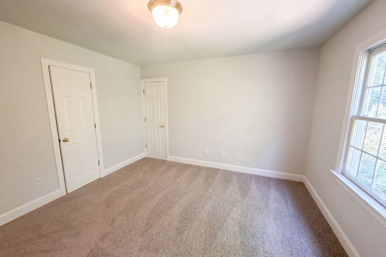 Photo 7 of 15 of 2916 Woodslope Dr, Raleigh, NC